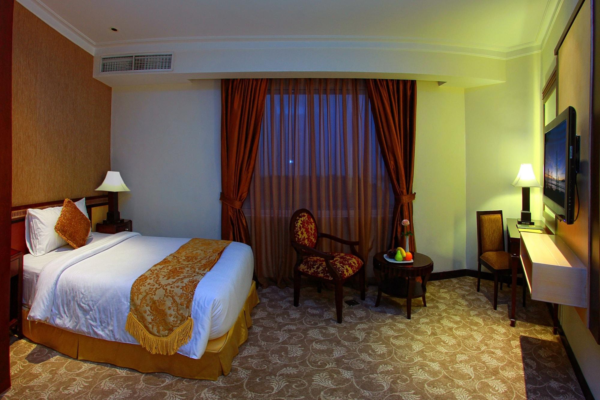 Premier Basko Hotel Padang  Exterior photo