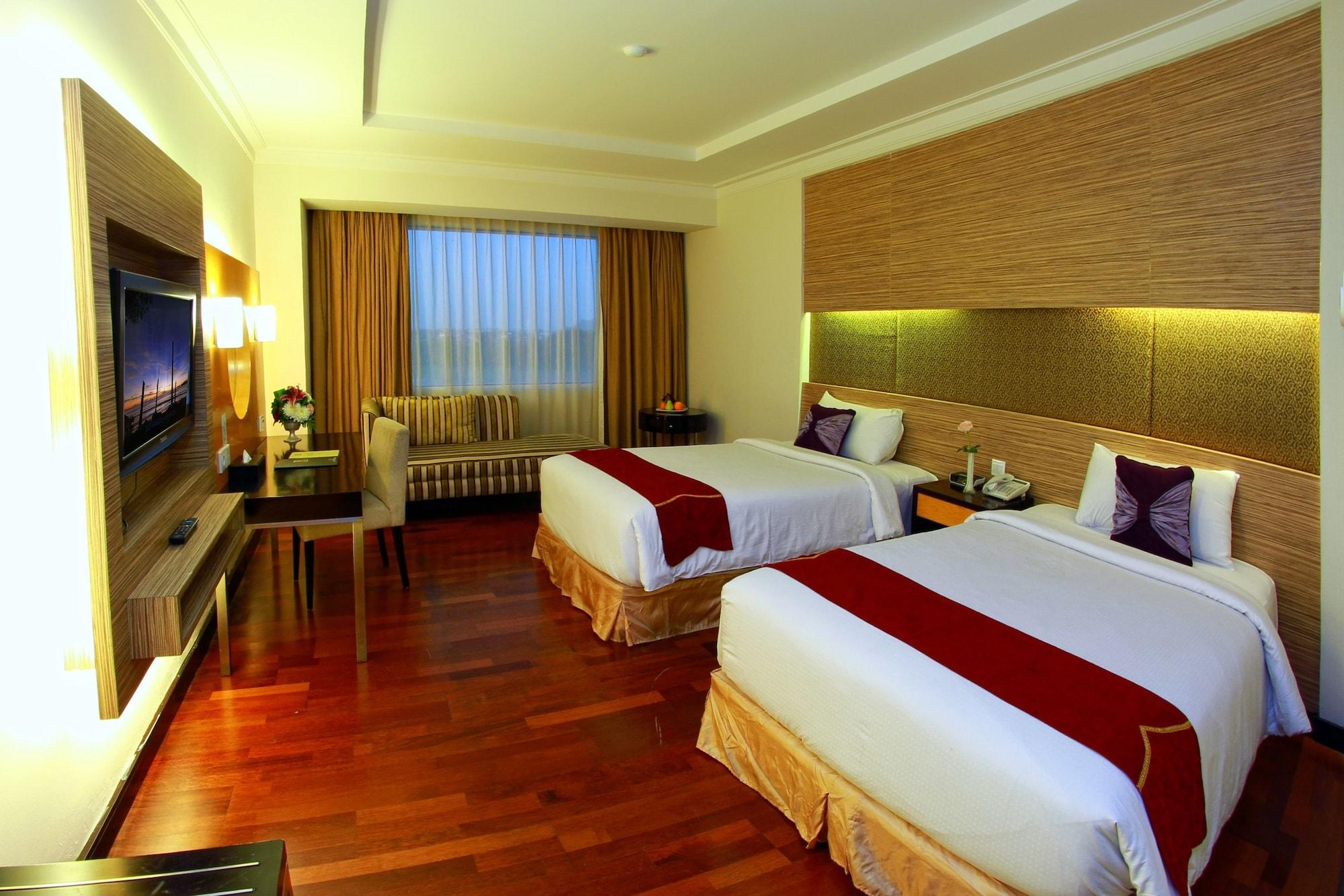 Premier Basko Hotel Padang  Exterior photo