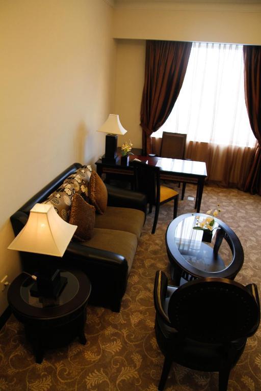Premier Basko Hotel Padang  Exterior photo