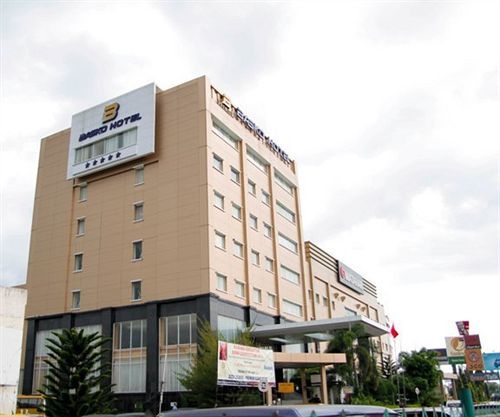 Premier Basko Hotel Padang  Exterior photo