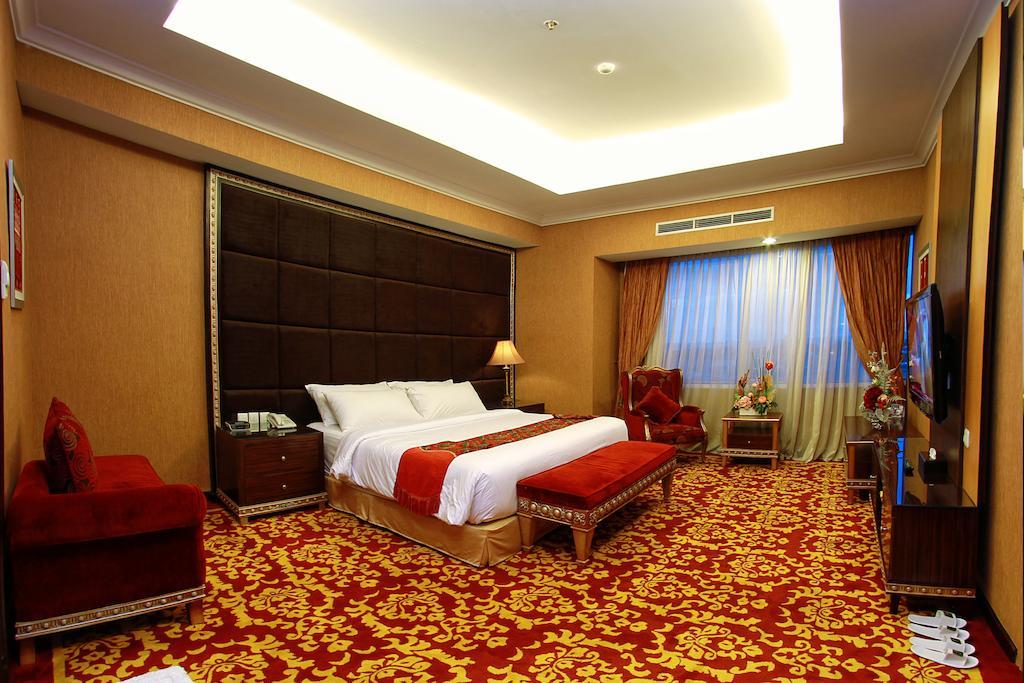 Premier Basko Hotel Padang  Exterior photo