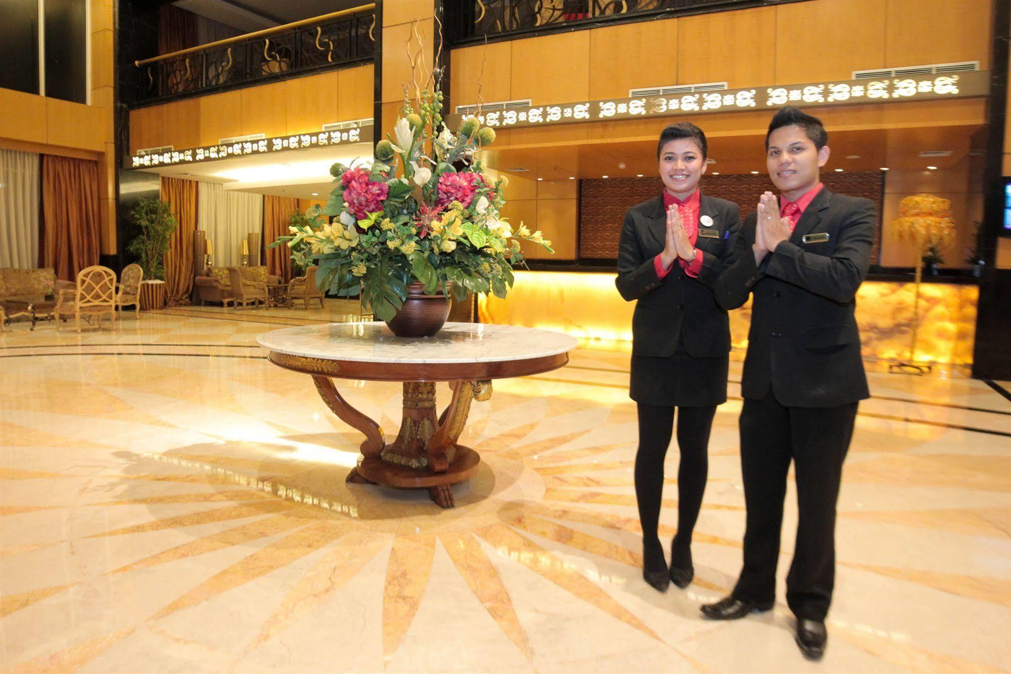 Premier Basko Hotel Padang  Exterior photo